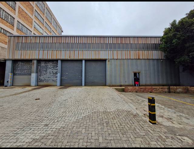 2,722M² WAREHOUSE TO LET IN BENROSE